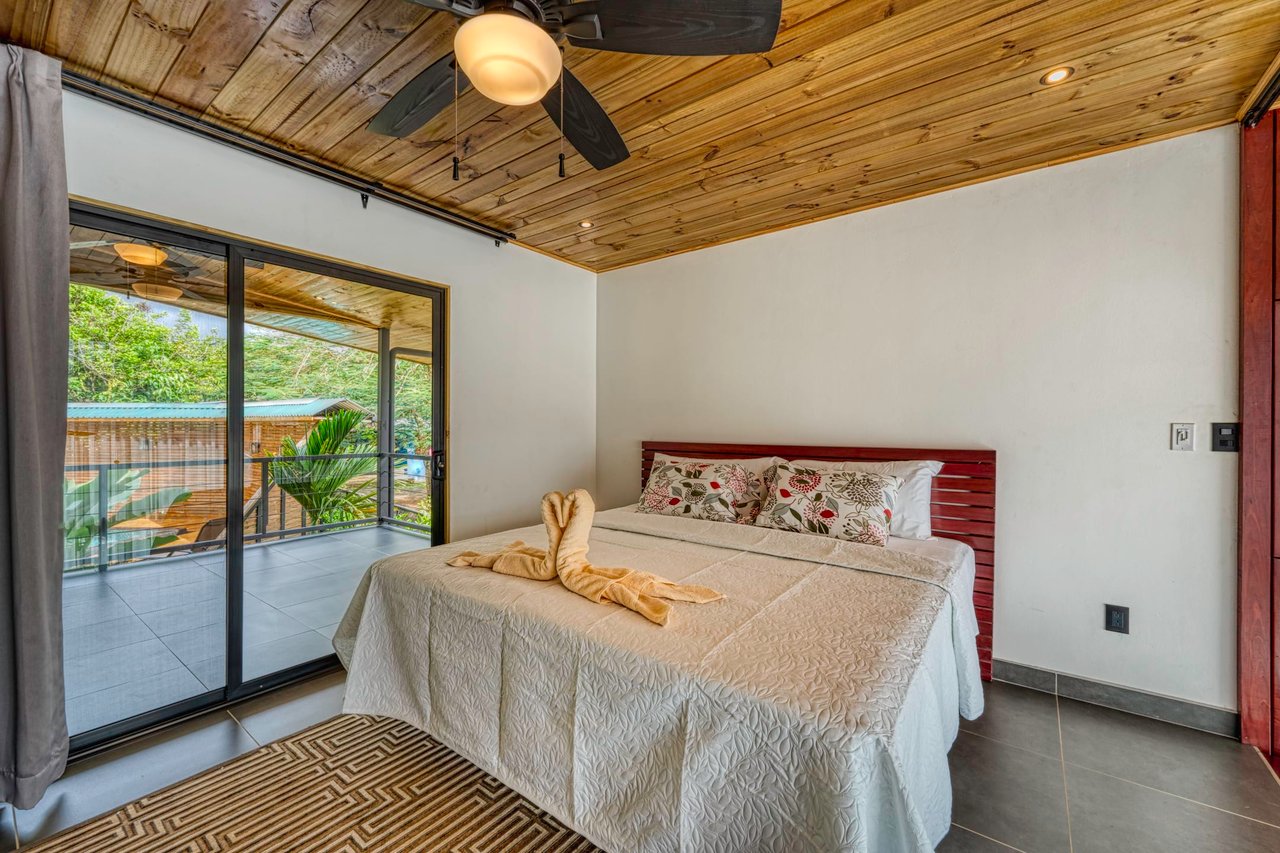 Modern Tropical Villas walking distance to Uvita Town
