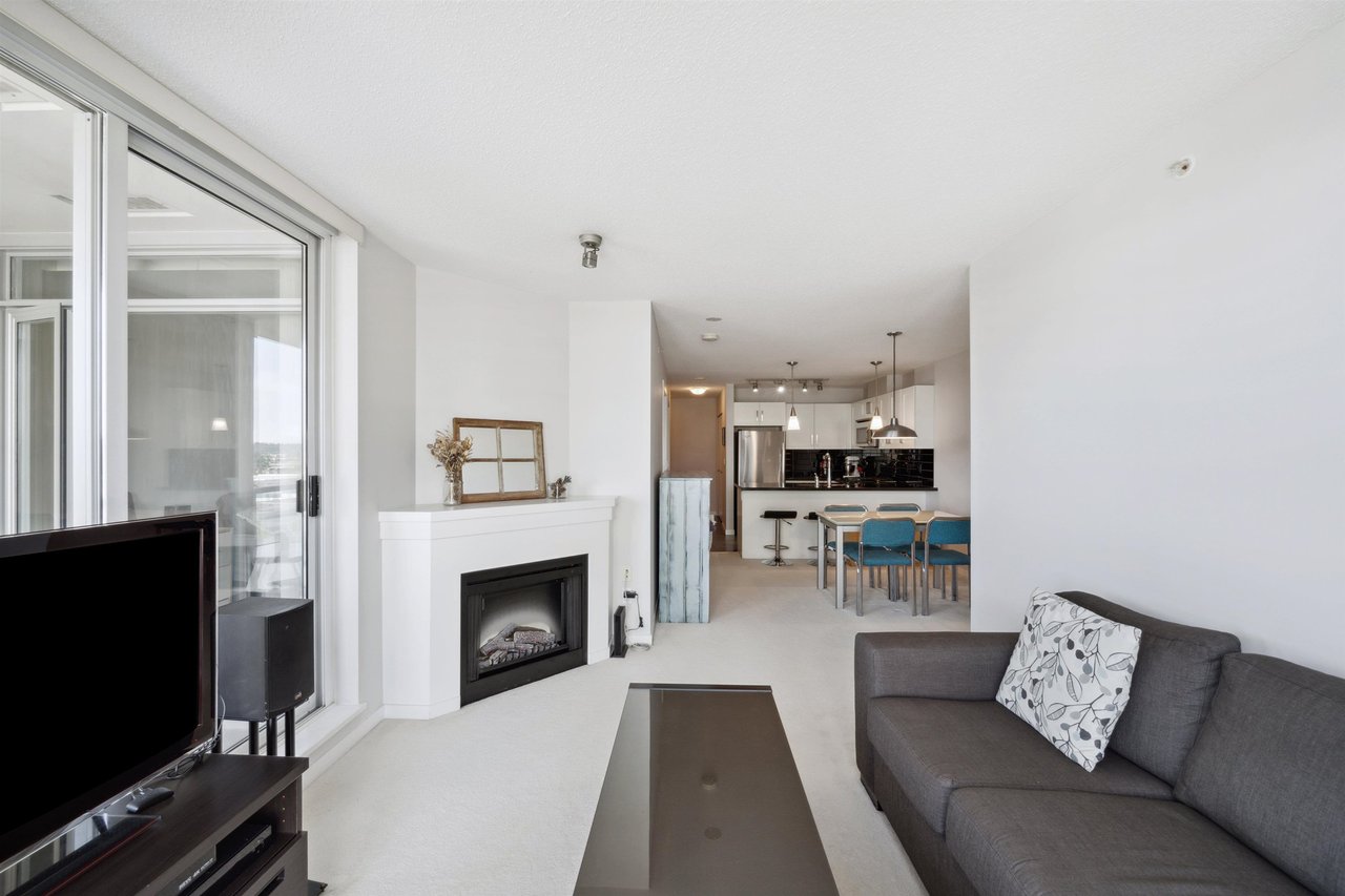 706-2133 Douglas Rd
