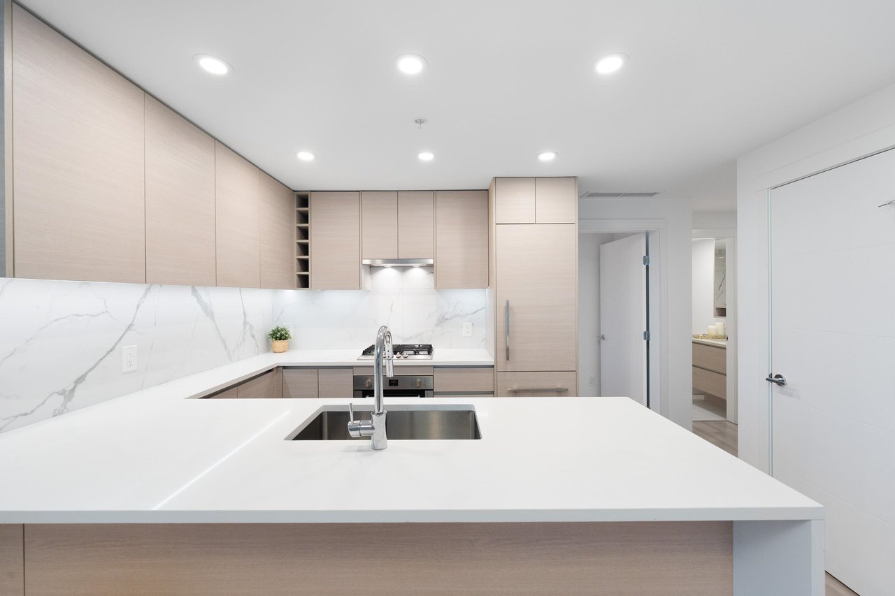 1005-823 Carnarvon St
