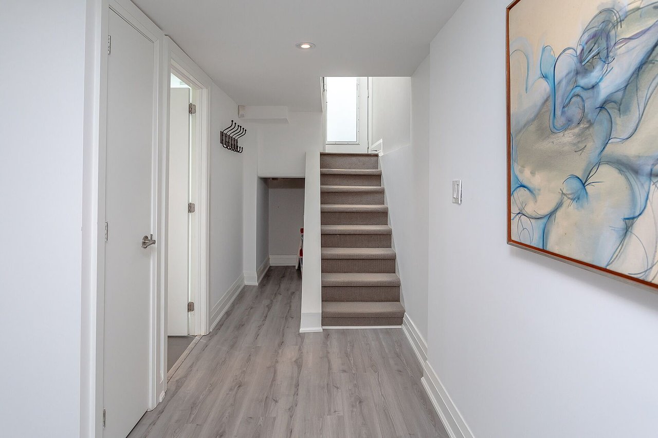 Davisville Village Stylish Reno