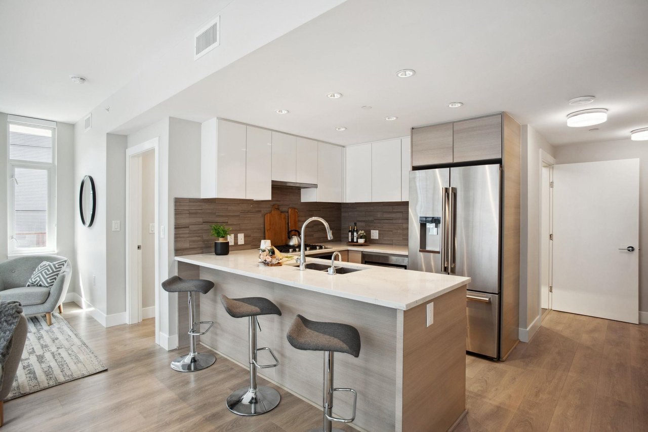 205-3451 Sawmill Cres
