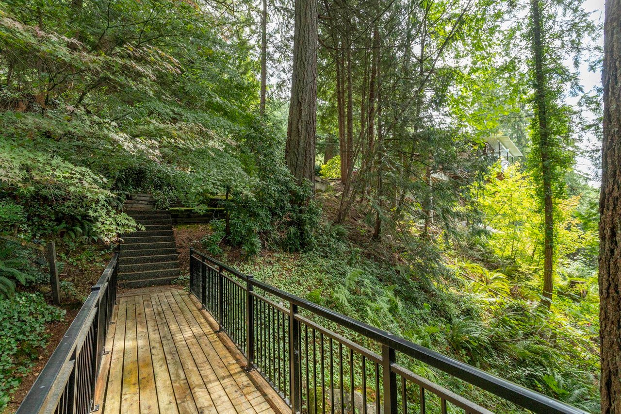 60 Sunset Dr