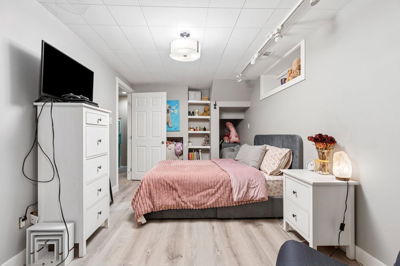 1501 Marine Cres
