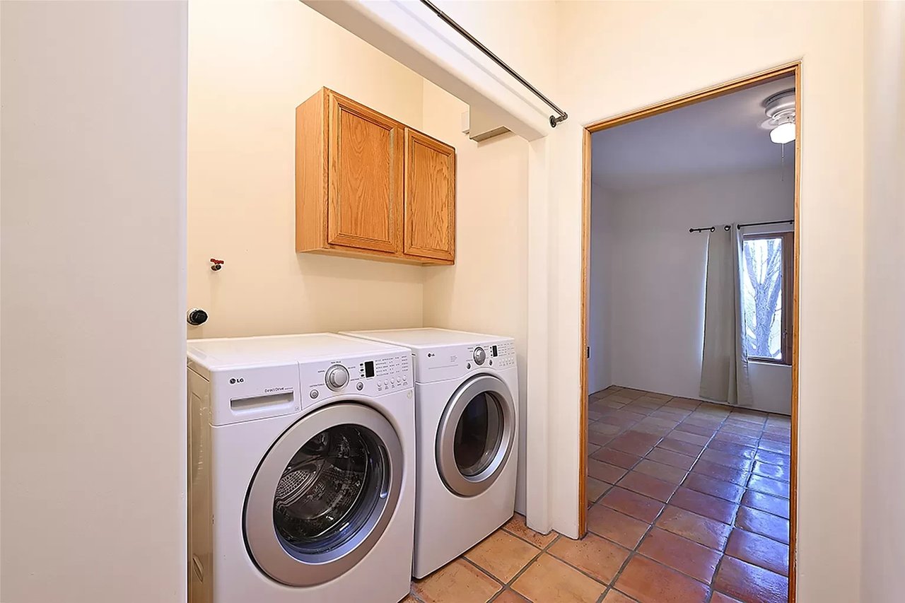3246 La Paz Ln
