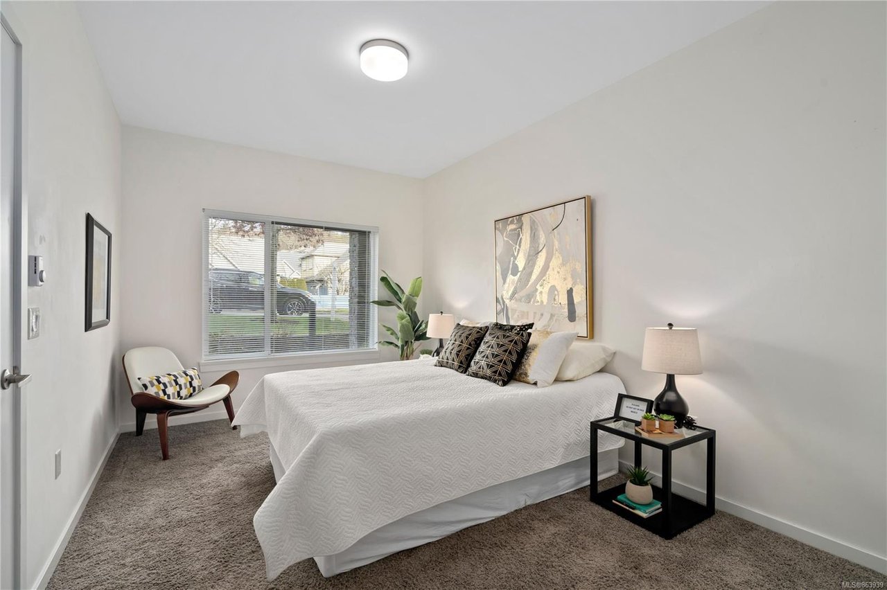 106-4050 Douglas St, Saanich