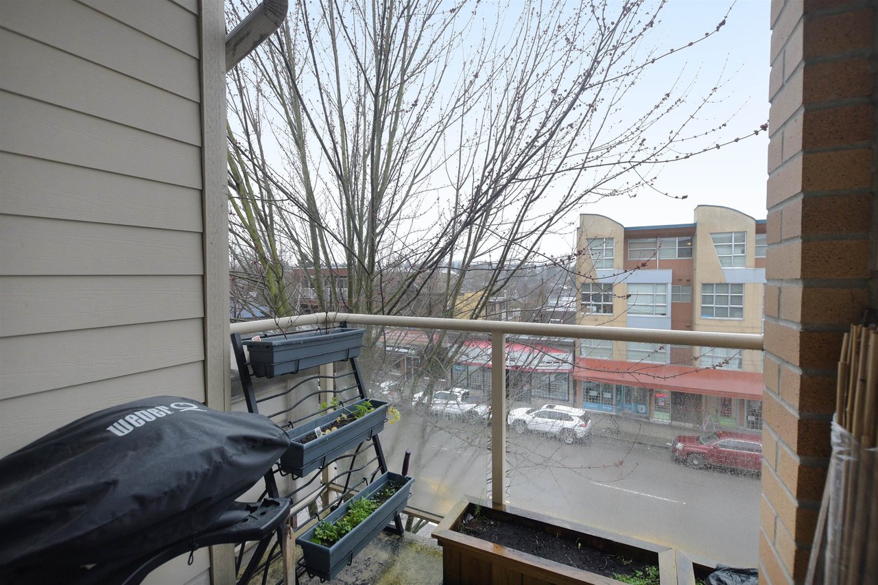308-702 E King Edward Ave