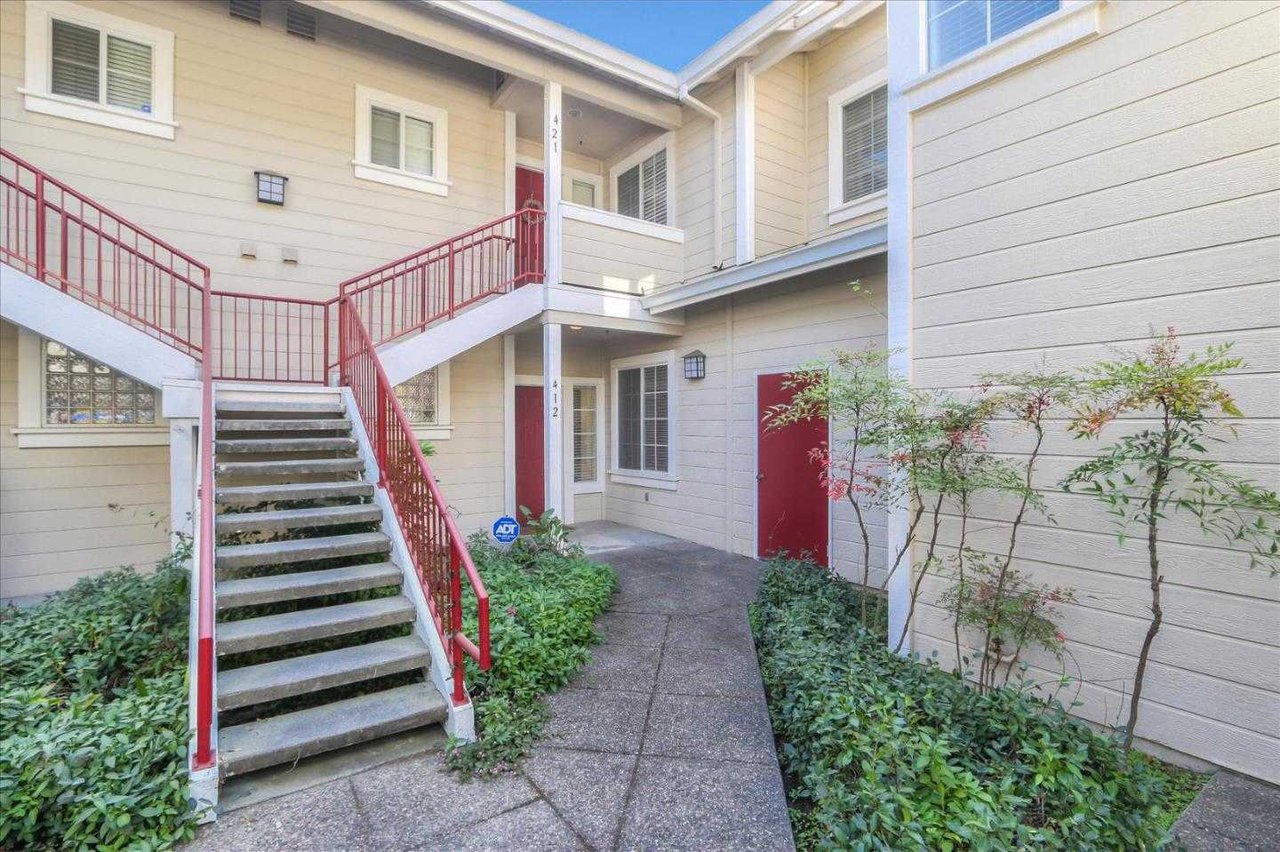 412 Skyline DR