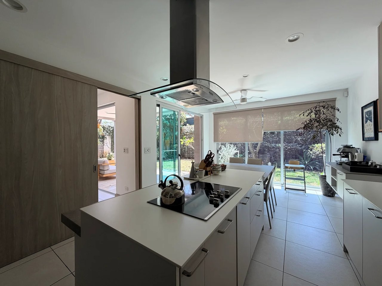 Contemporary Corner Condo, Santa Ana, San Jose