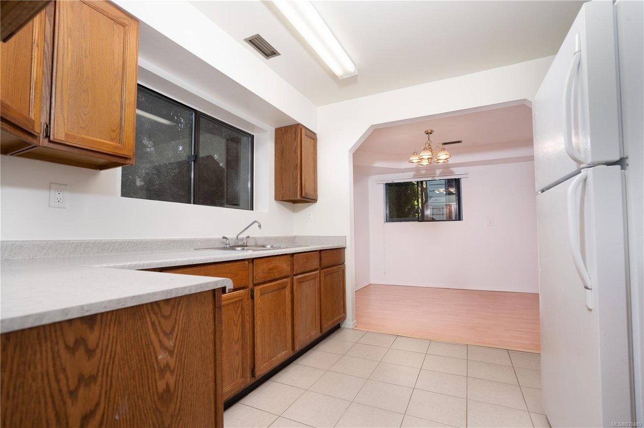 998 McBriar Ave