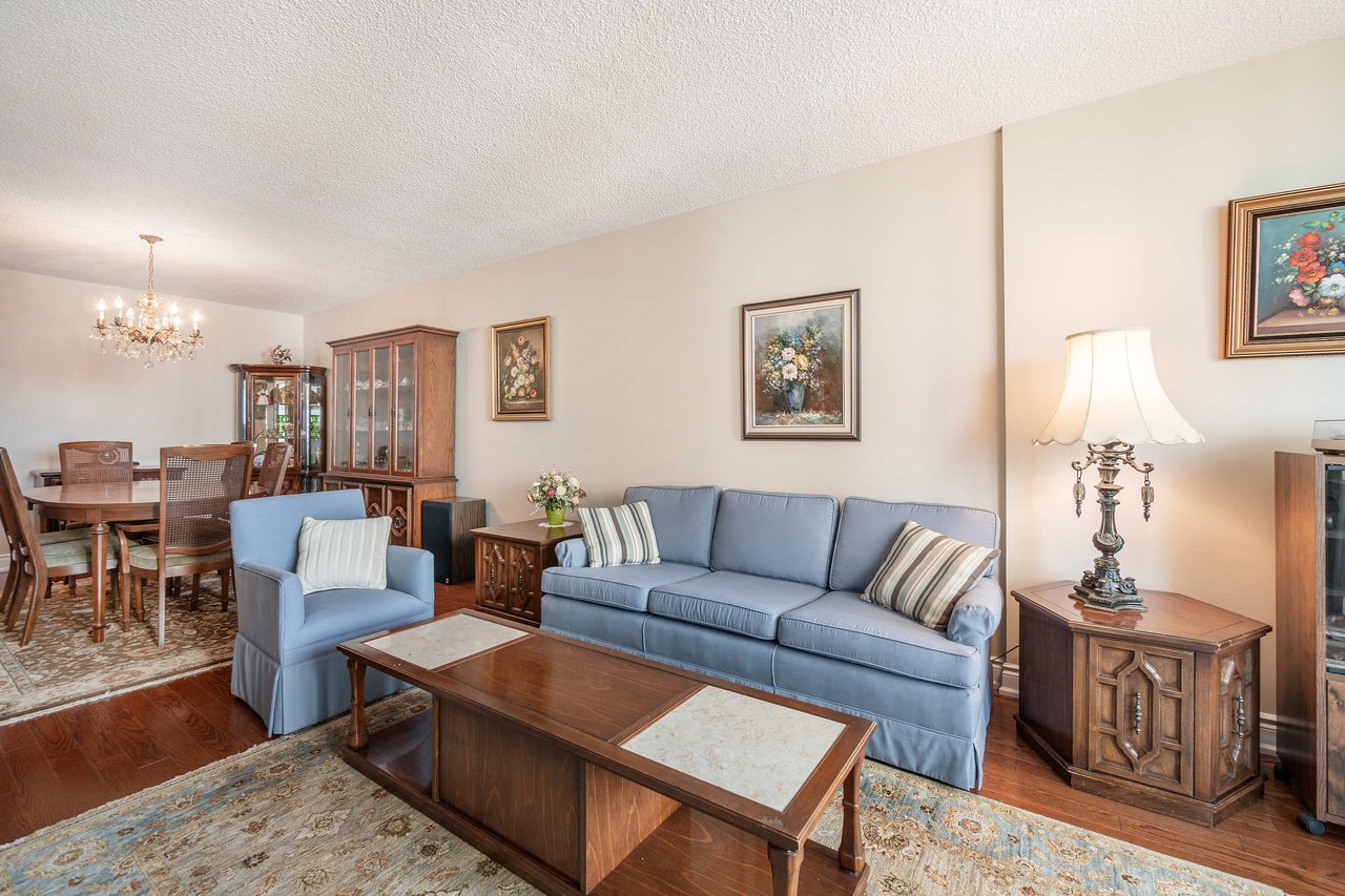 820 Burnhamthorpe Road #702