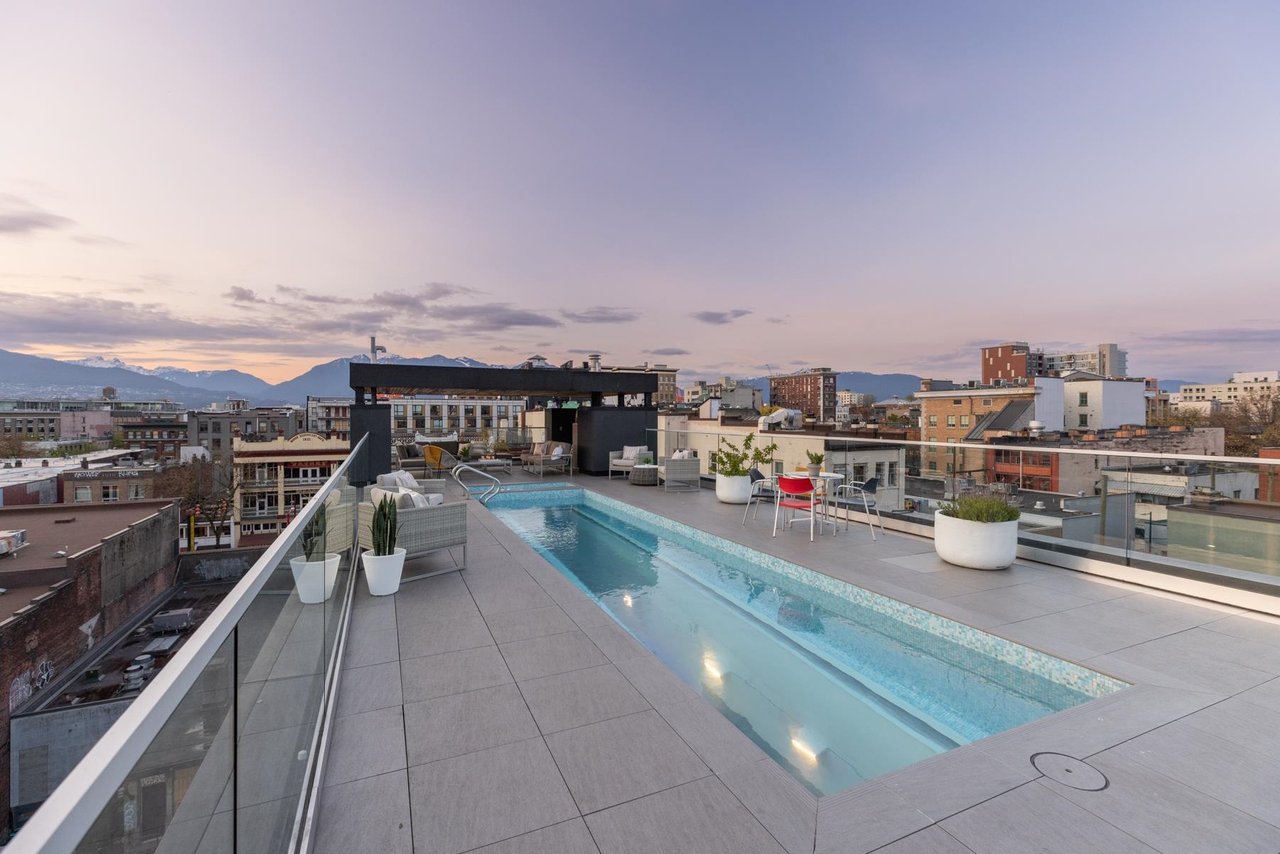 50-133 Keefer St