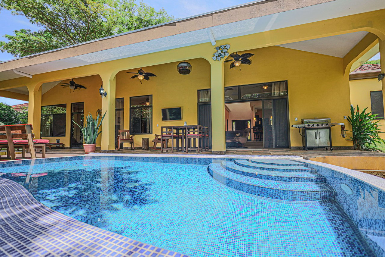 Casa Osos: 3 Bedroom Home in Pacifico Surrounded by Lush Tropical Greeney