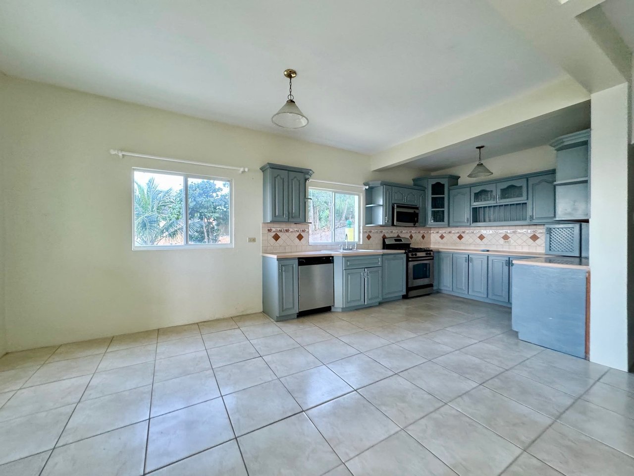 880 George's Northside 4 Bedroom Apartment