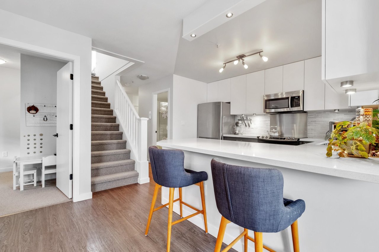 206-2960 E 29th Ave