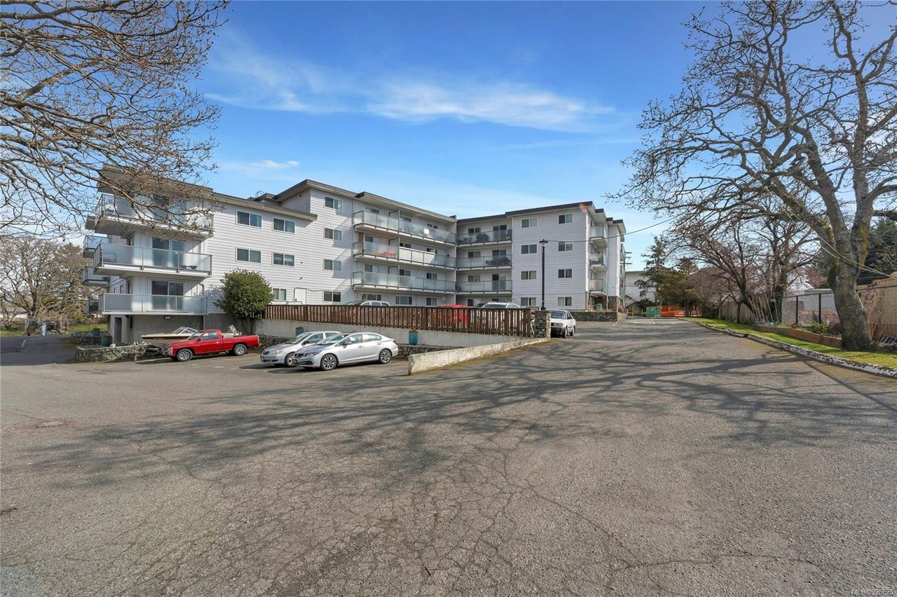 204-848 Esquimalt Rd