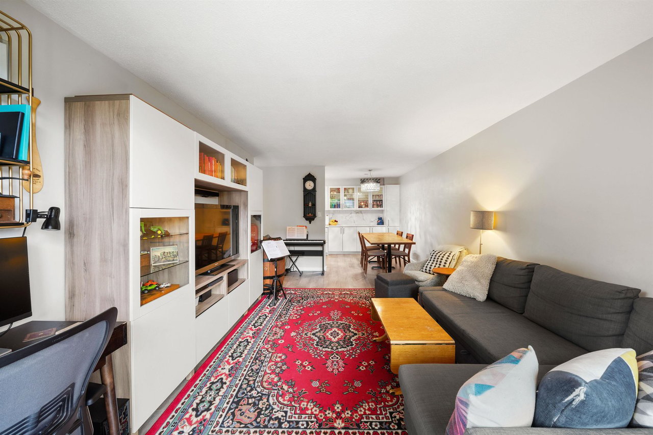 317-371 Ellesmere Ave