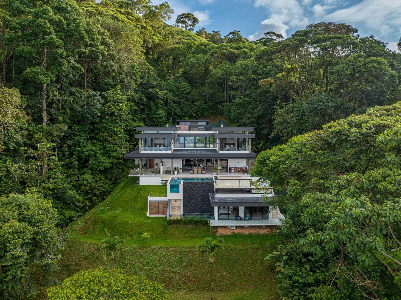 Private Waterfall Luxury Estate, Dominical, Puntarenas