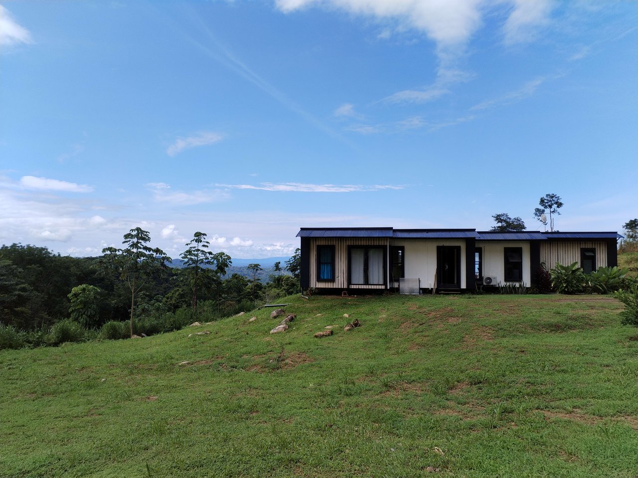 Ocean and Mountain View 3-Bedroom Home in Ojochal, Costa Rica - Casa Paradise