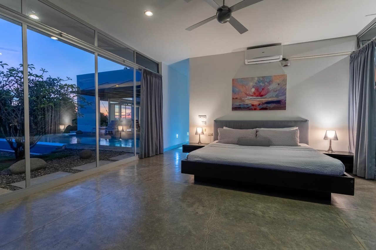 Mariposa , Luxury Modern Home With Guest House