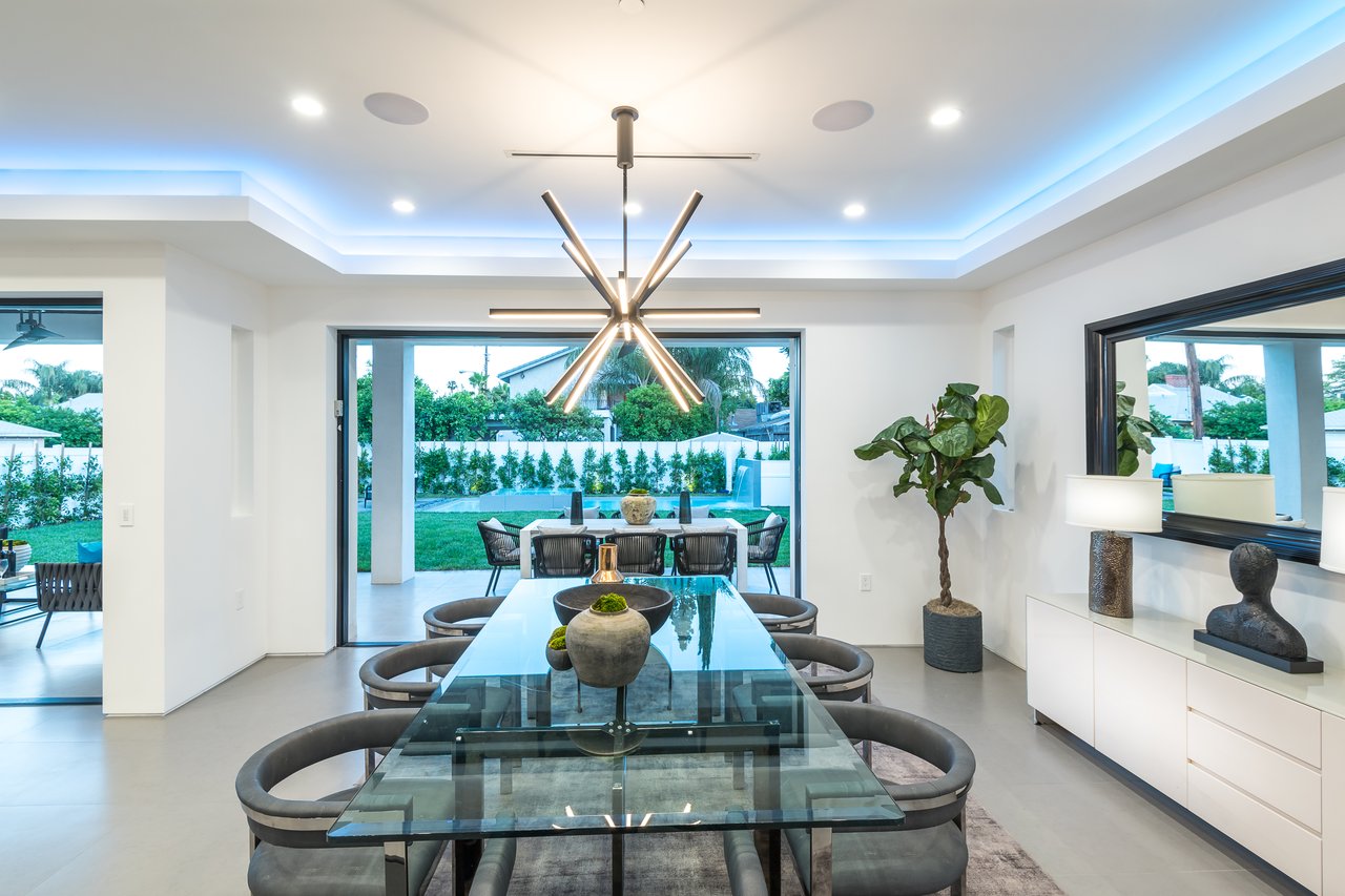 Stunning Modern Smart Home in Sherman Oaks