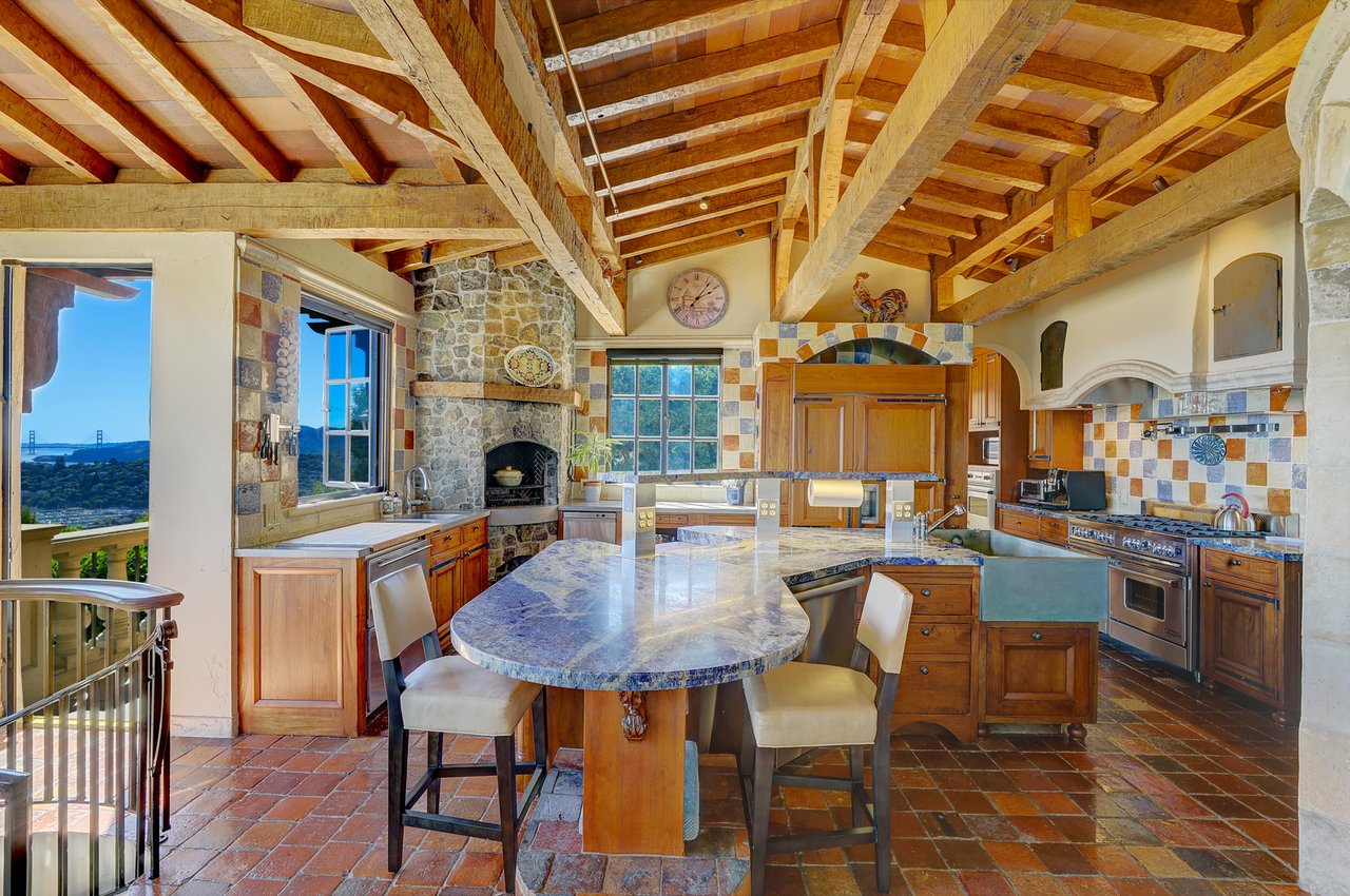 Extraordinary Tuscan Farmhouse