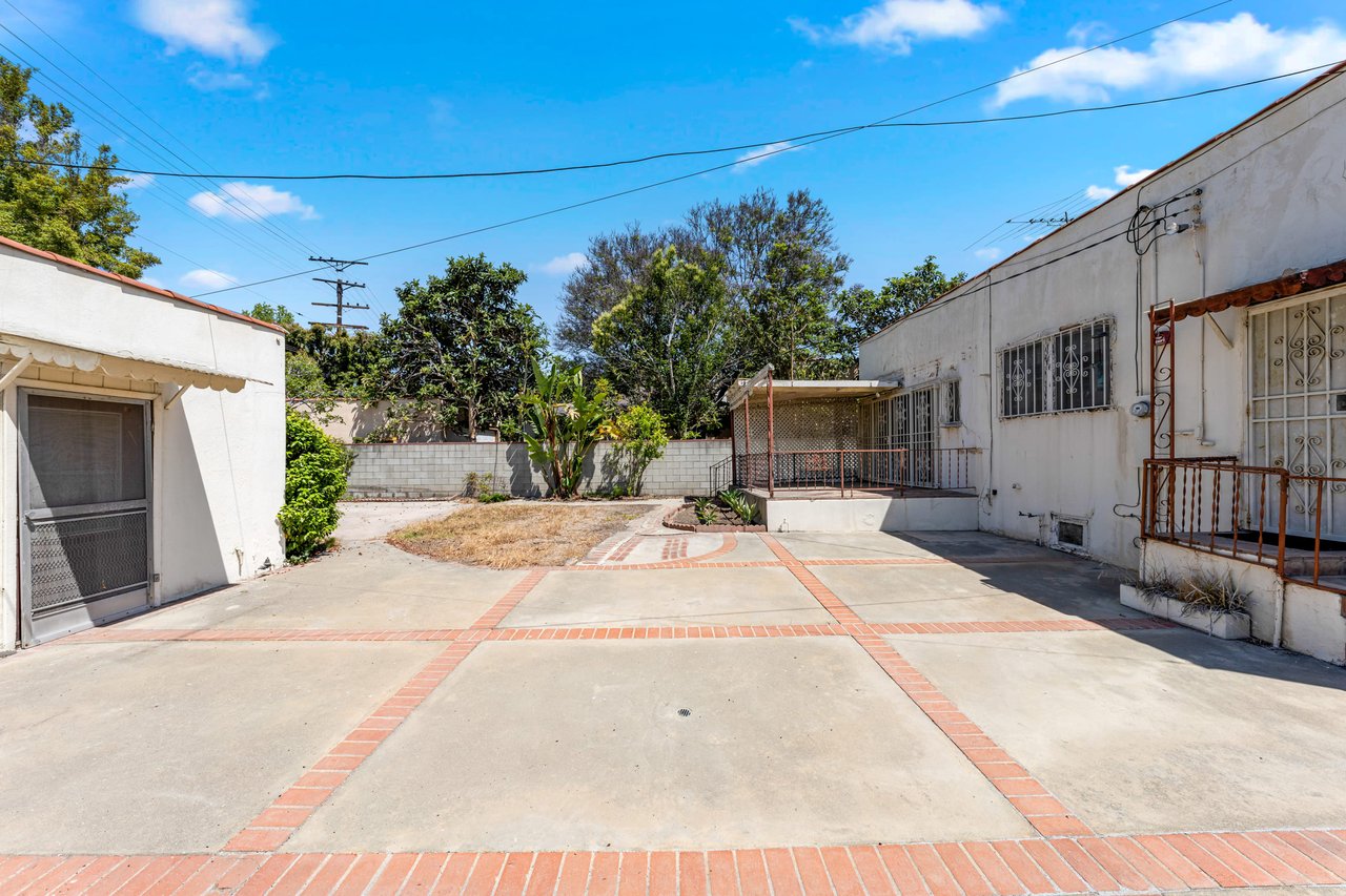361 S Bundy Dr