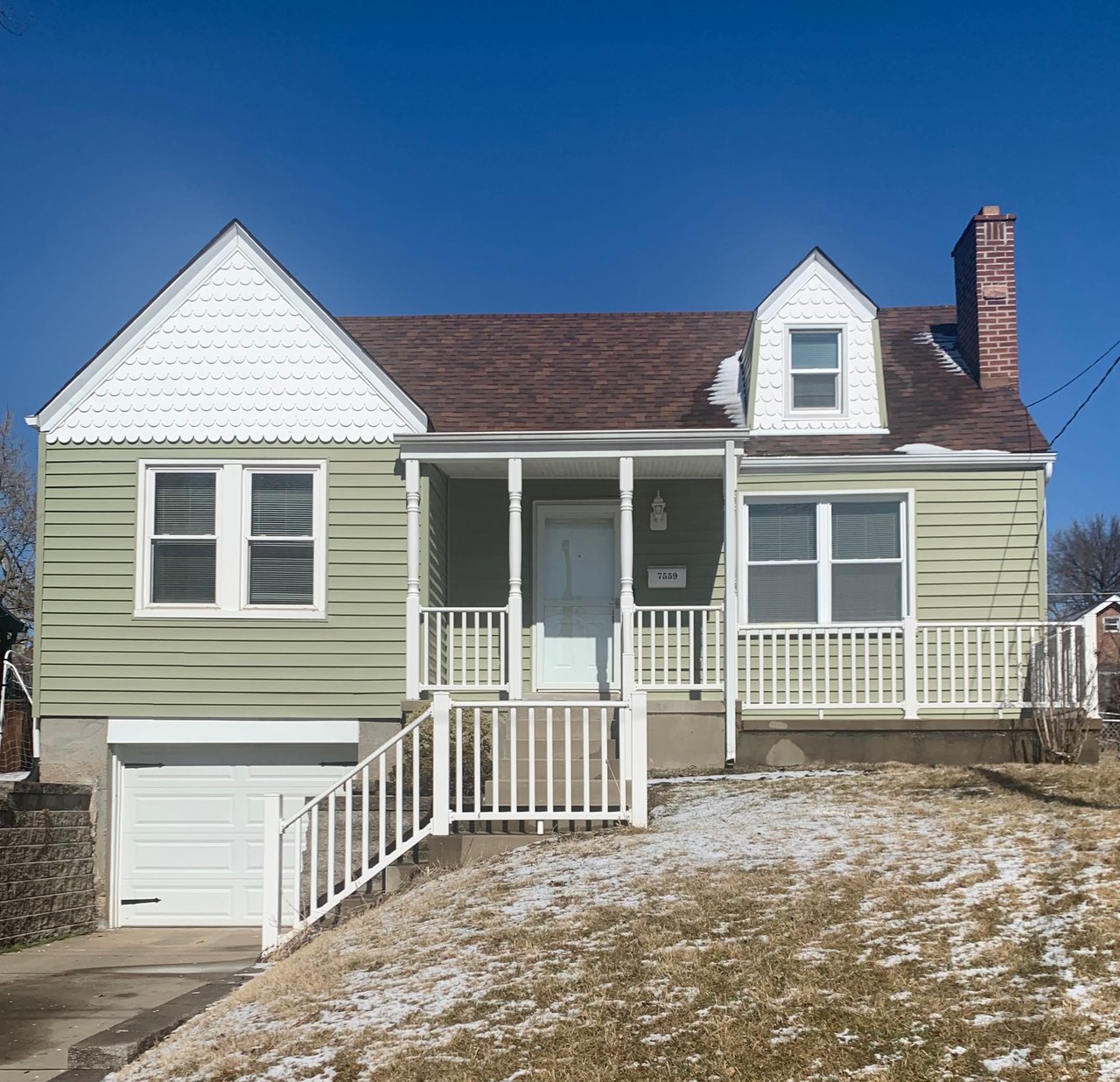 Chic Bungalow Freshly Renovated in Richmond Heights