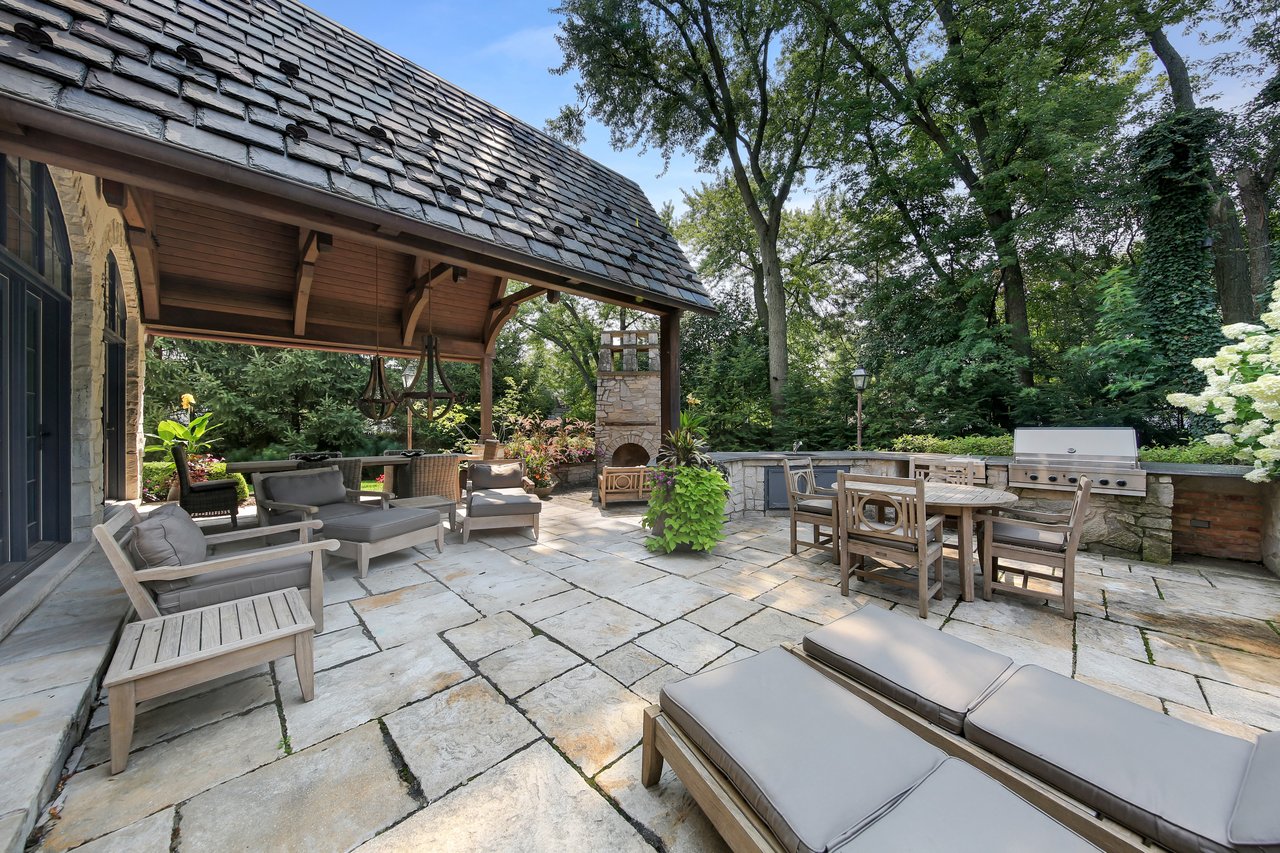 world class home in southeast hinsdale