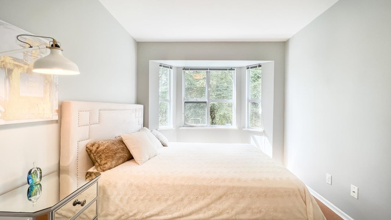53-650 Roche Point Dr