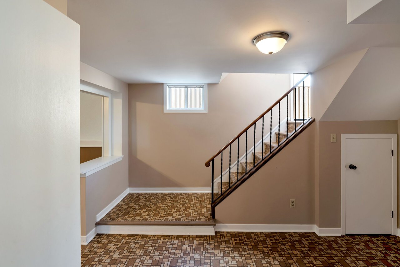89 Codsell Ave