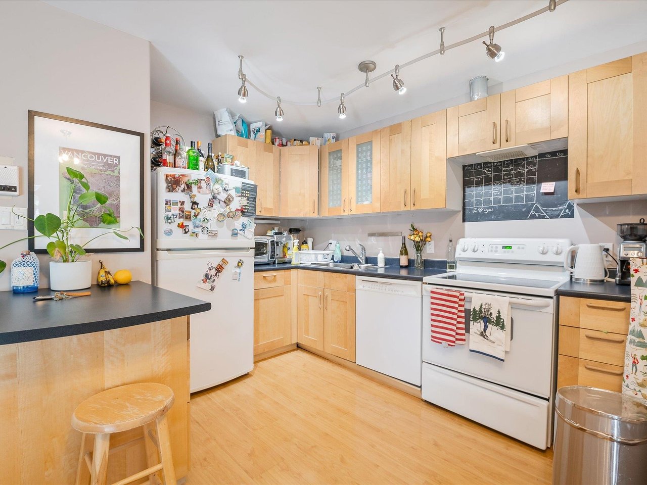D204-1400 Alta Lake Rd