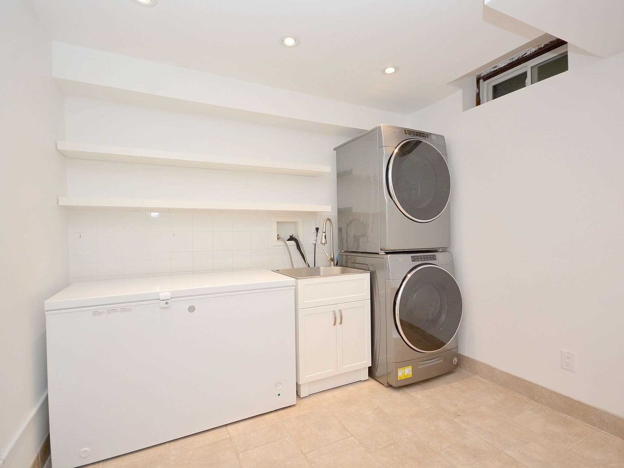 2772 Galleon Cres 