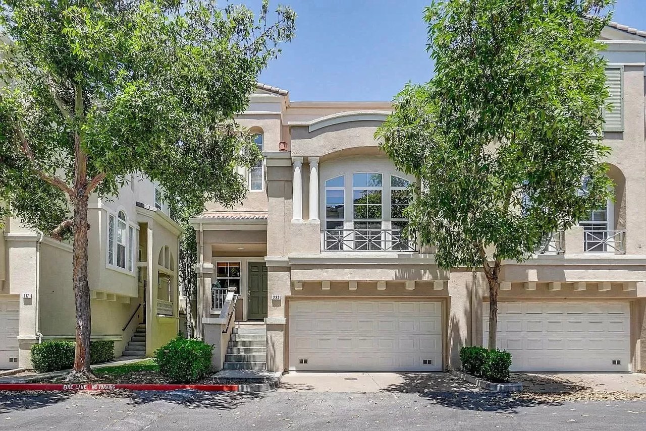 223 Metropolitan Dr