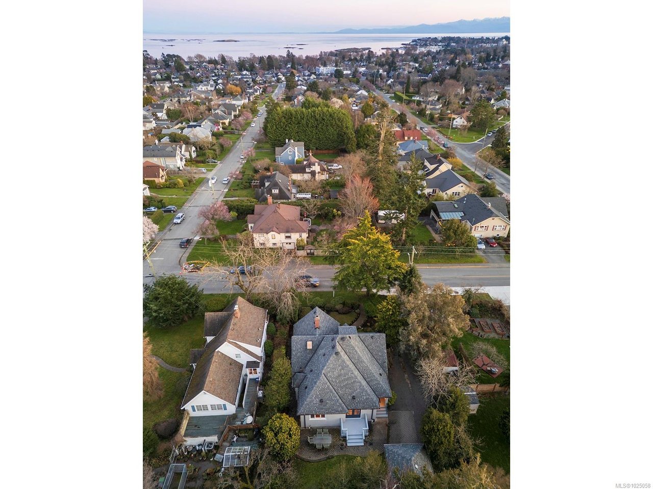 2350 Nottingham Rd, Oak Bay