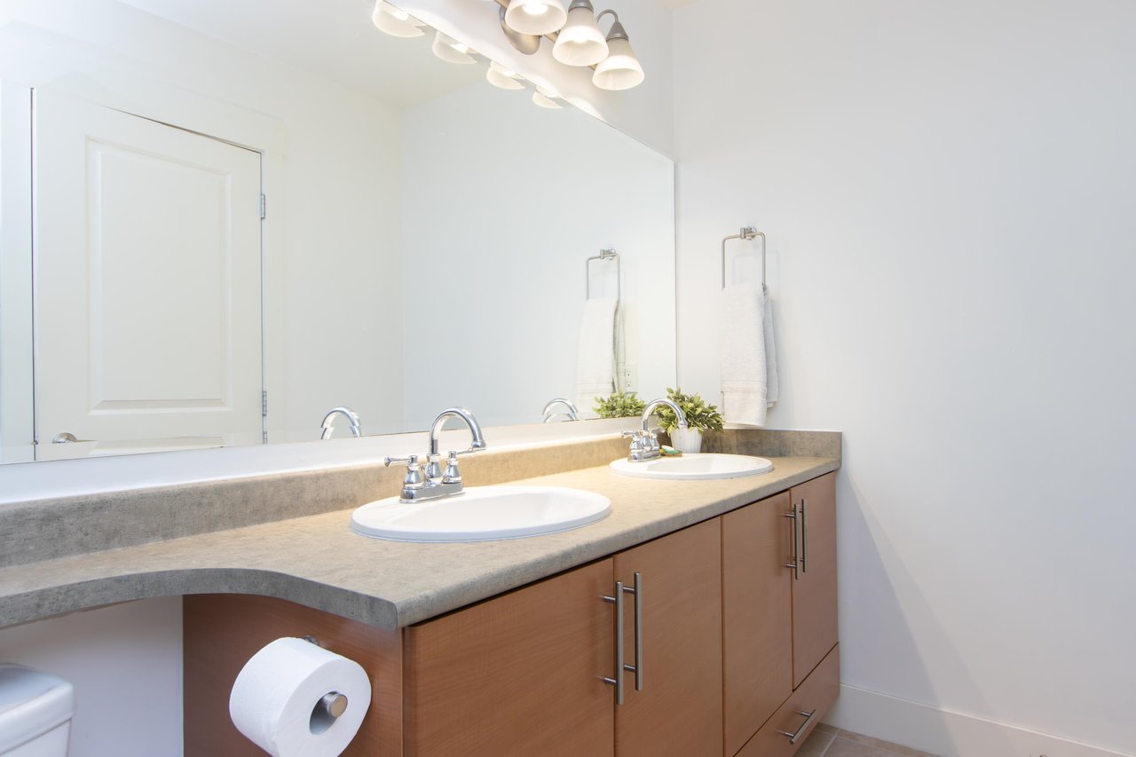 217-1211 Village Green Wy