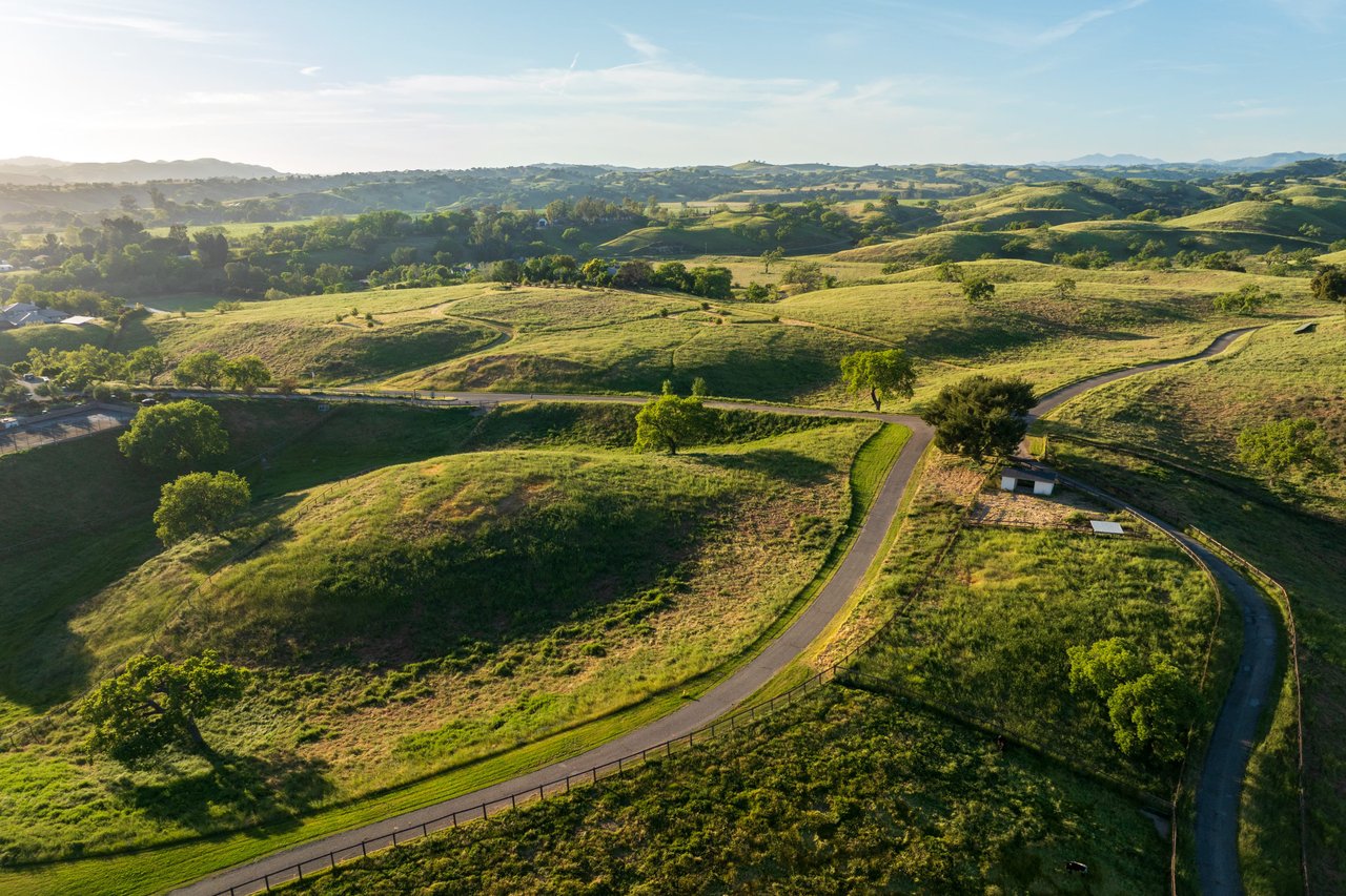 RARE LAND OPPORTUNITY IN LOS OLIVOS