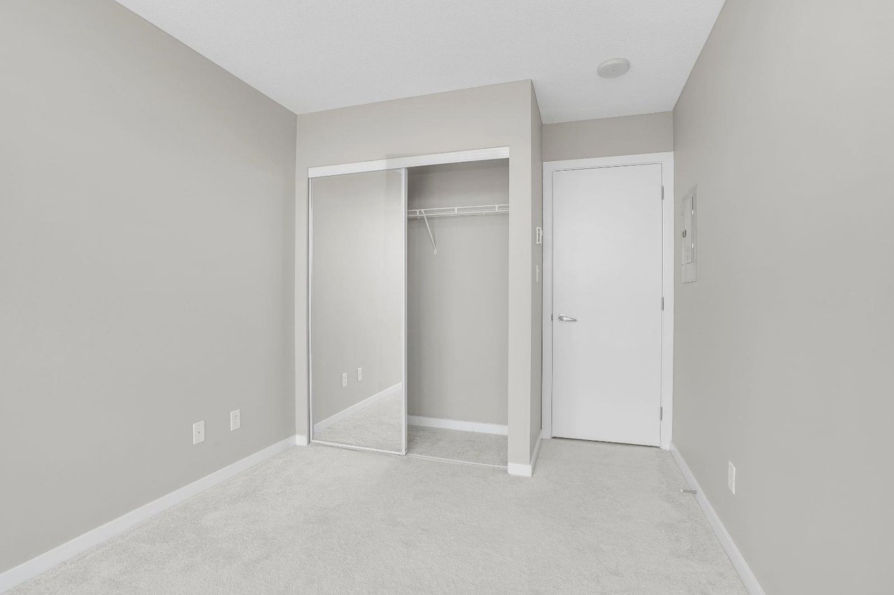 2704-13688 100 Avenue, Surrey
