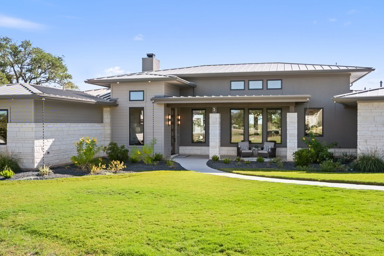 Bee Caves Single Story with Air Conditioned 2nd 2-Car Garage/ADU