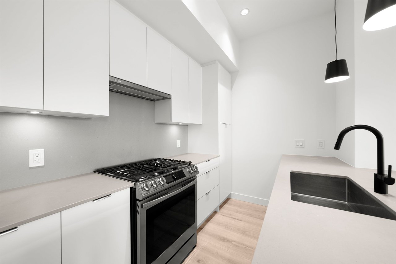 503-2493 Montrose Ave