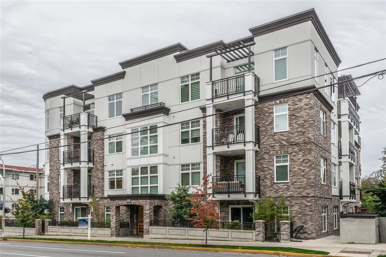 401-1765 Oak Bay Ave