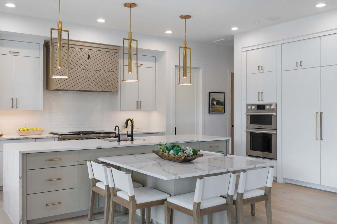 Austin-Elegance in Lake Travis ISD