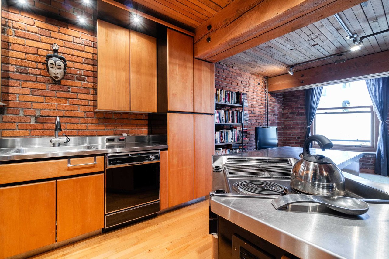 304-41 Alexander St