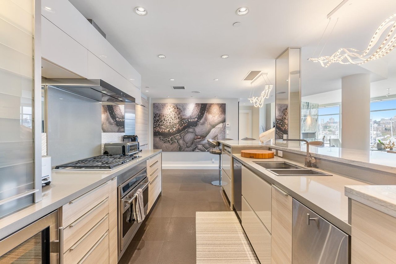 302-628 Kinghorne Mews
