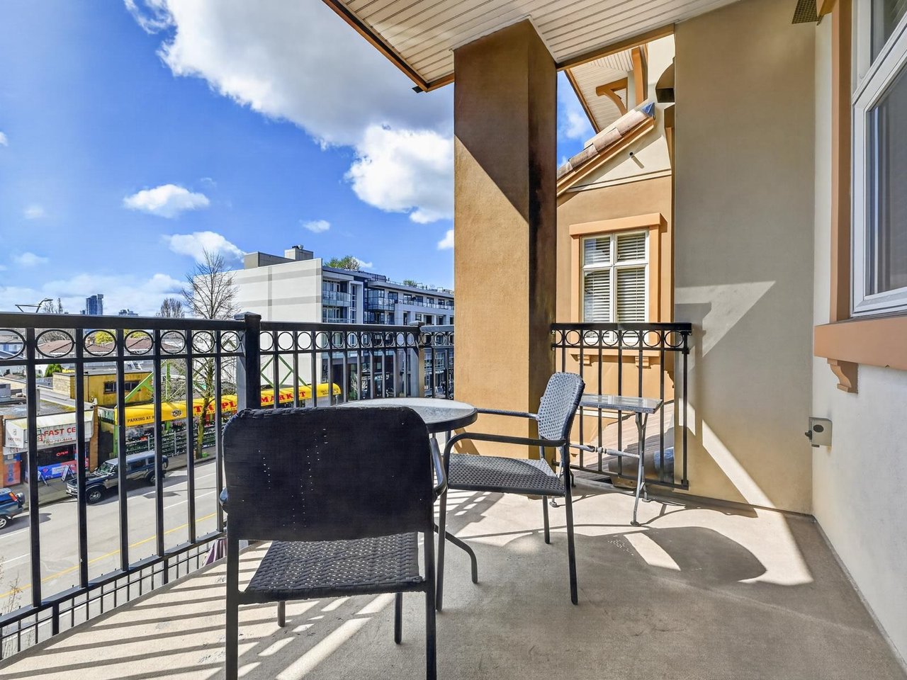 302-4365 Hastings Street, Burnaby