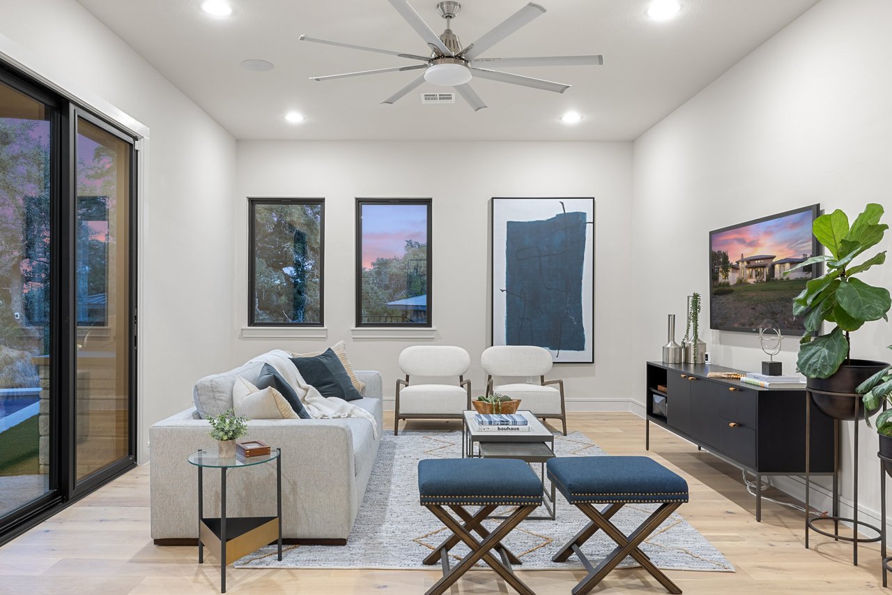 Bee Caves Single Story with Air Conditioned 2nd 2-Car Garage/ADU