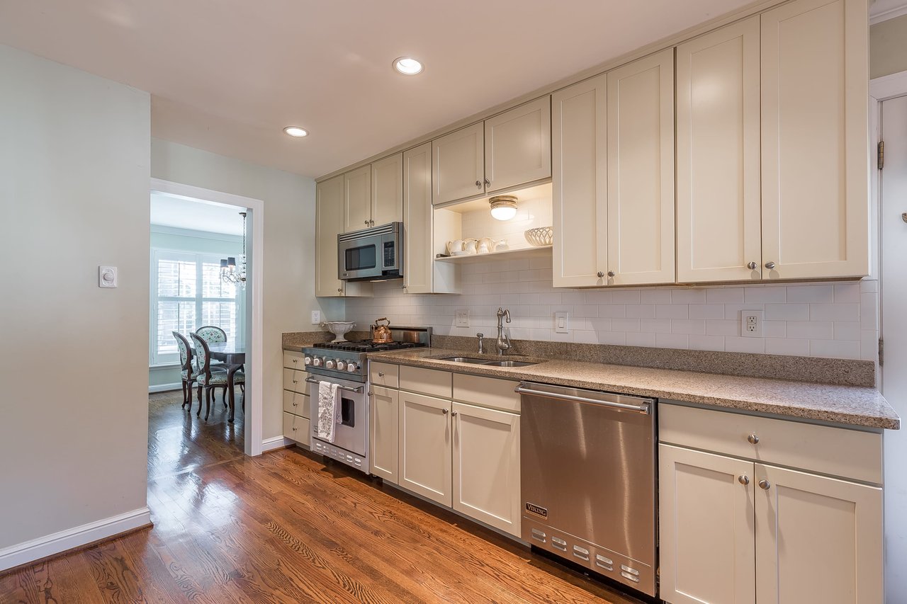 Darling 1.5 Story Home in Crystal Lake Park