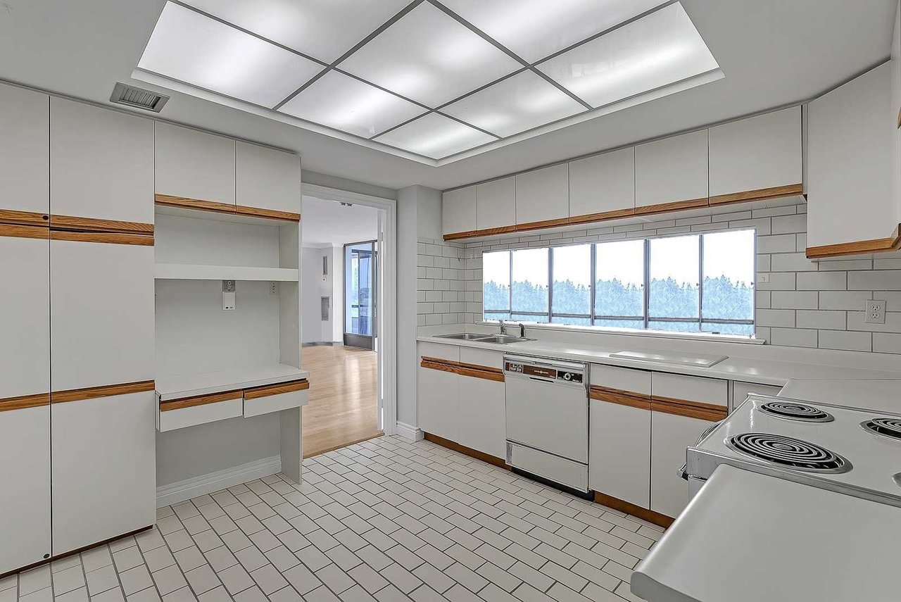 65 Skymark Drive 301