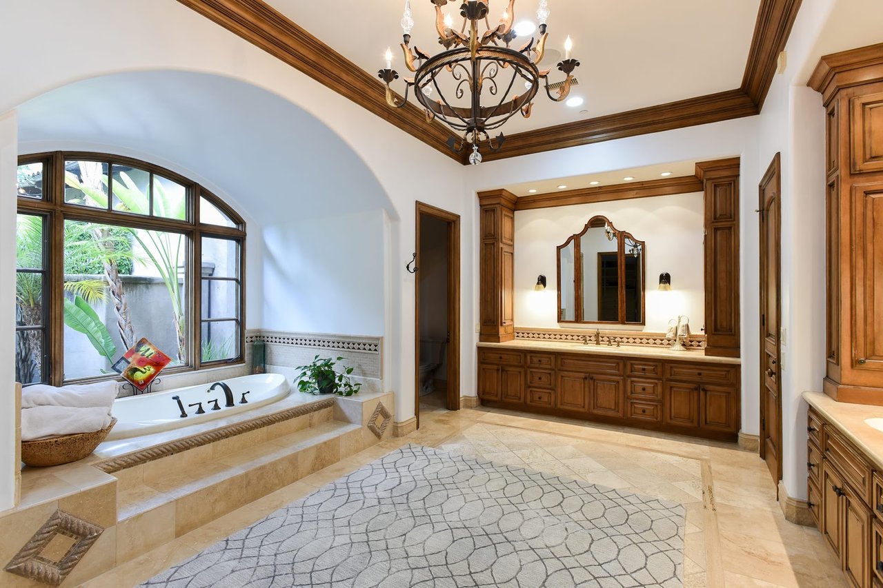 4 Trending Colors for Rancho Santa Fe Luxury Bathrooms