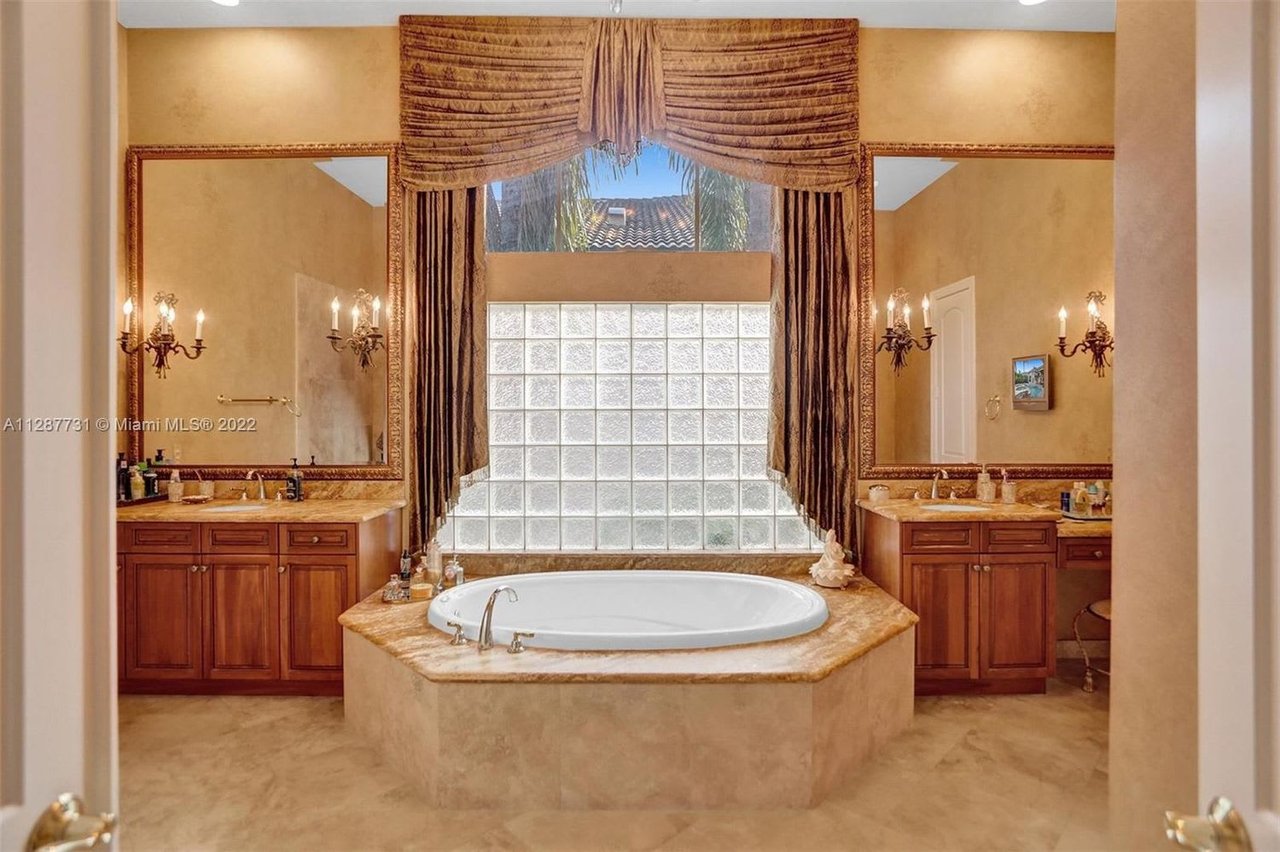 16288 Mira Vista Ln