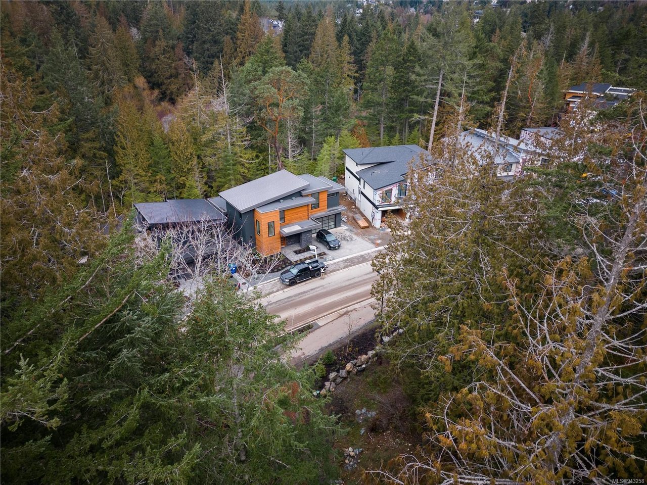 3905 Olympian Wy